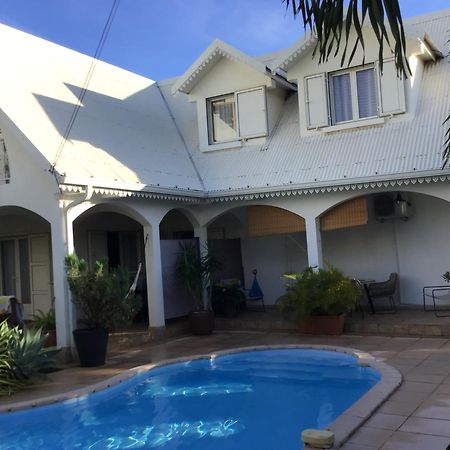 Studio Cosy Avec Piscine Dans Une Villa Saint-Denis Zewnętrze zdjęcie