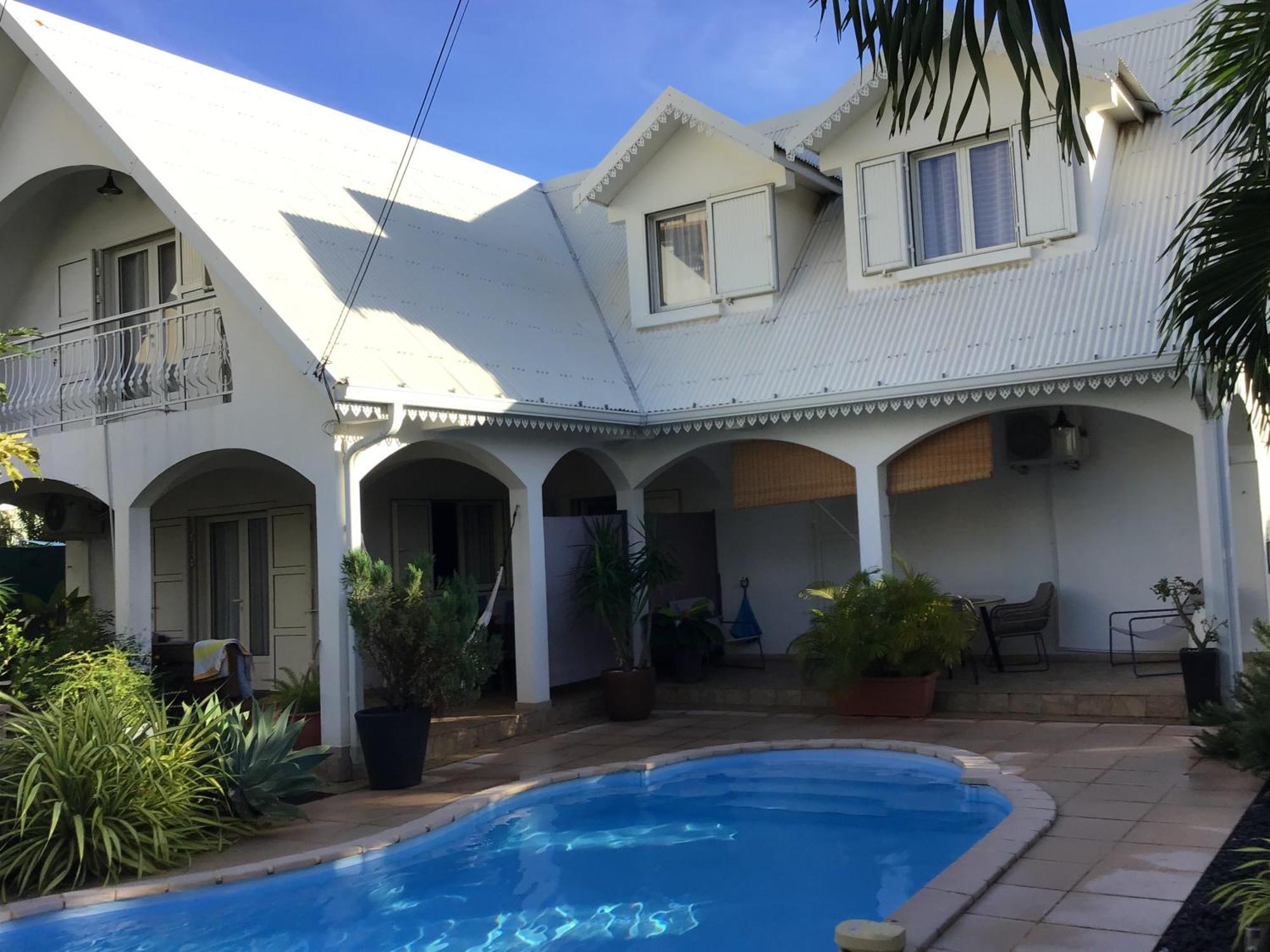 Studio Cosy Avec Piscine Dans Une Villa Saint-Denis Zewnętrze zdjęcie