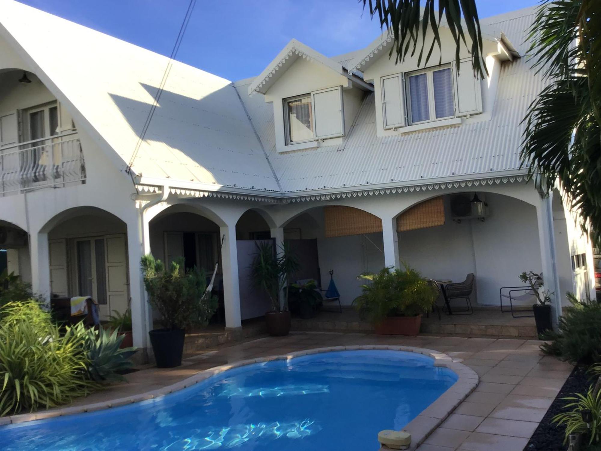 Studio Cosy Avec Piscine Dans Une Villa Saint-Denis Zewnętrze zdjęcie