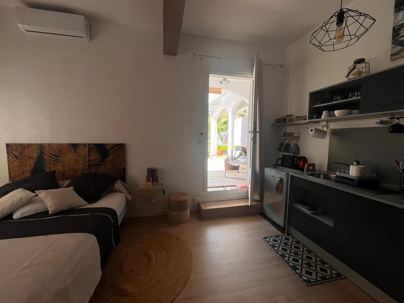 Studio Cosy Avec Piscine Dans Une Villa Saint-Denis Zewnętrze zdjęcie