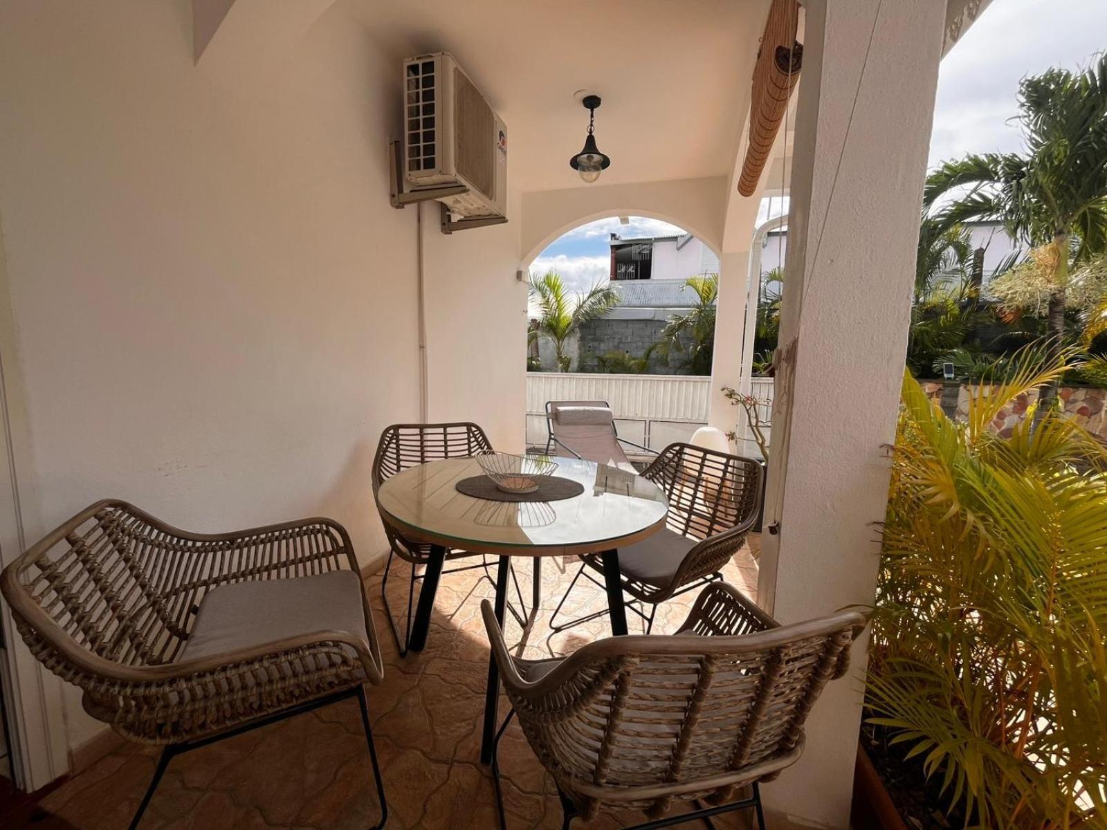Studio Cosy Avec Piscine Dans Une Villa Saint-Denis Zewnętrze zdjęcie