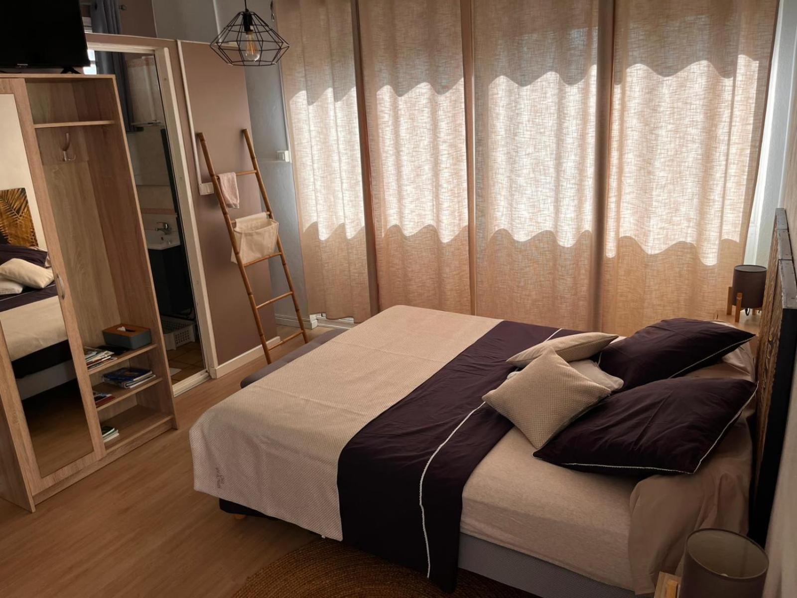 Studio Cosy Avec Piscine Dans Une Villa Saint-Denis Zewnętrze zdjęcie
